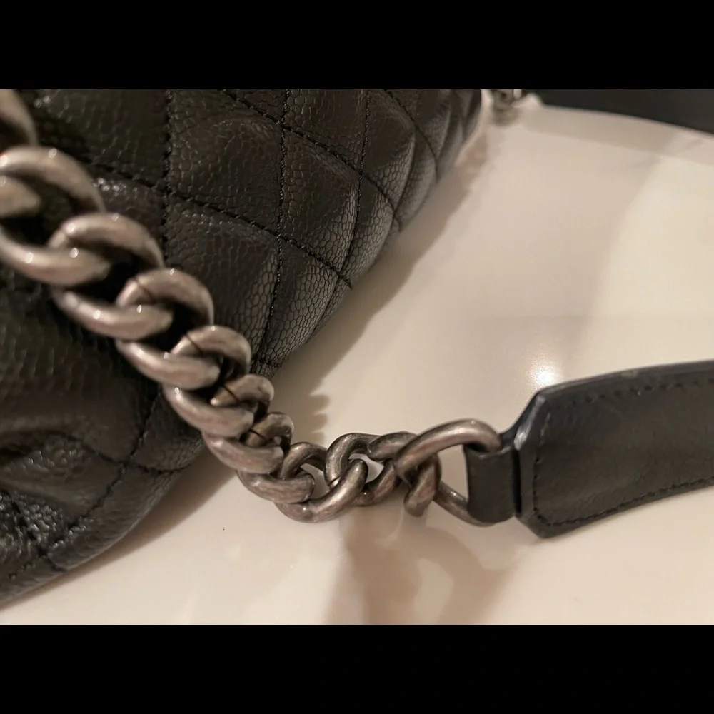 CHANEL QUILTED CC CHAIN MEDALLION BLACK CAVIAR SHOPPING TOTE - Picture 10 of 16